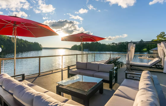 Cozy Lakefront Cabin with Direct Lake Access
